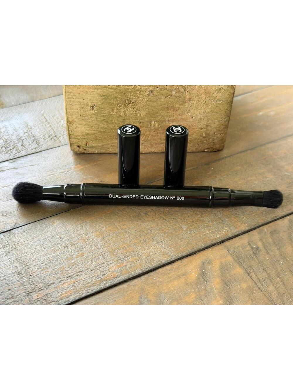 LES PINCEAUX DE CHANEL Retractable Dual-Ended Eyeshadow Brush No. 200 NEW